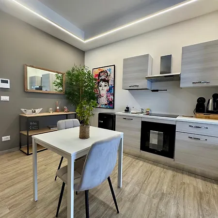 Maison 32 - Luxury Con Jacuzzi E Cucina - Station Bari